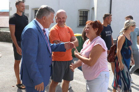 PRVI ŠOLSKI DAN UNEC 24 FOTO LJUBO VUKELIČ